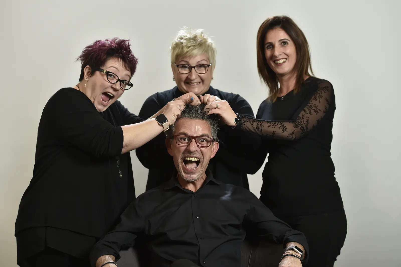 Michele Clemente con il suo staff nel salone di Milano